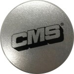 cms kapsel, hõbedane, must logo, 57mm