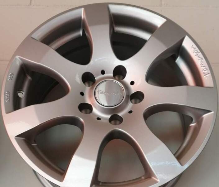 Литой диск 16x7 5x115 ET37 центральное отверстие 70,2 Tomason